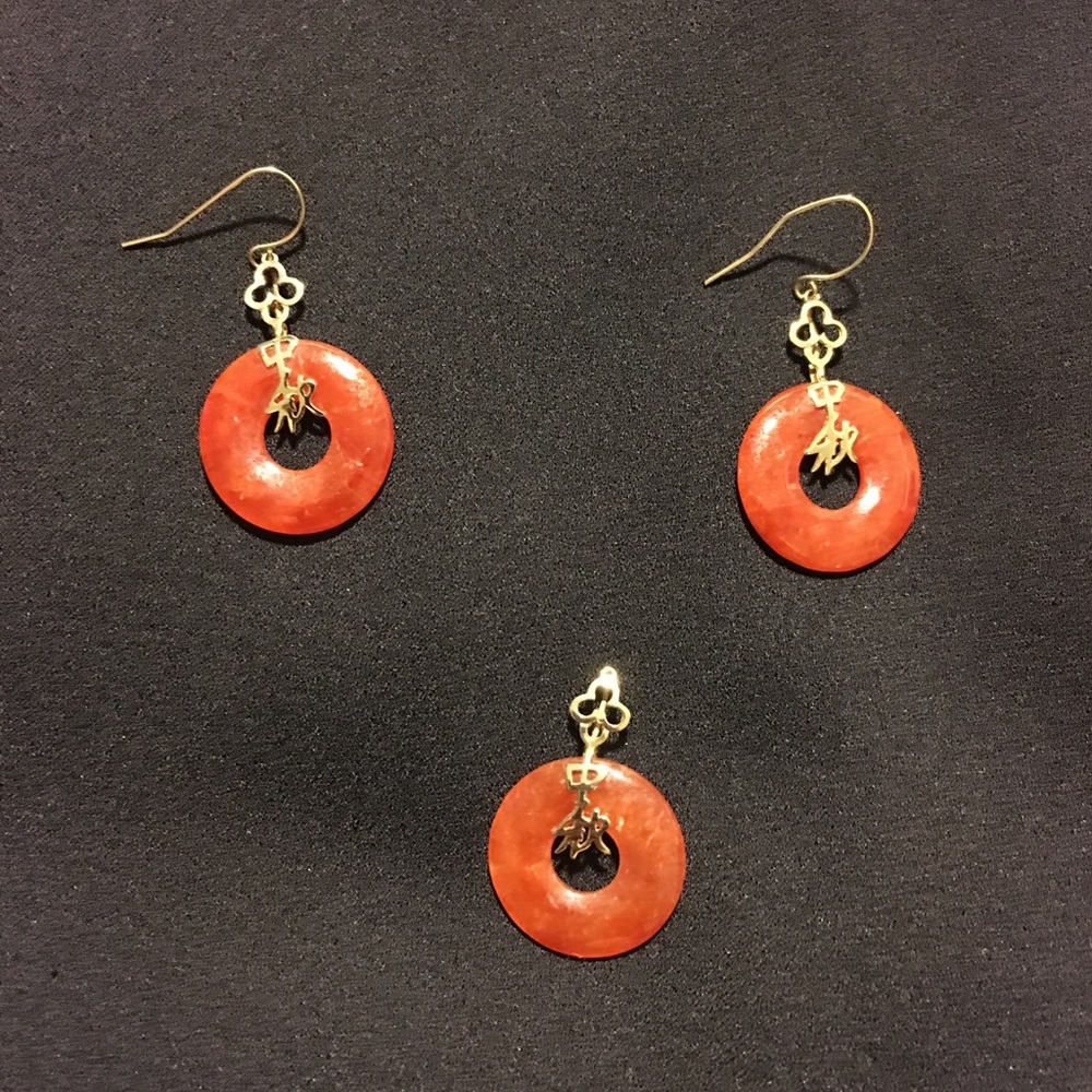 ❣️14kt gold red Jade earrings & pendant set❣️